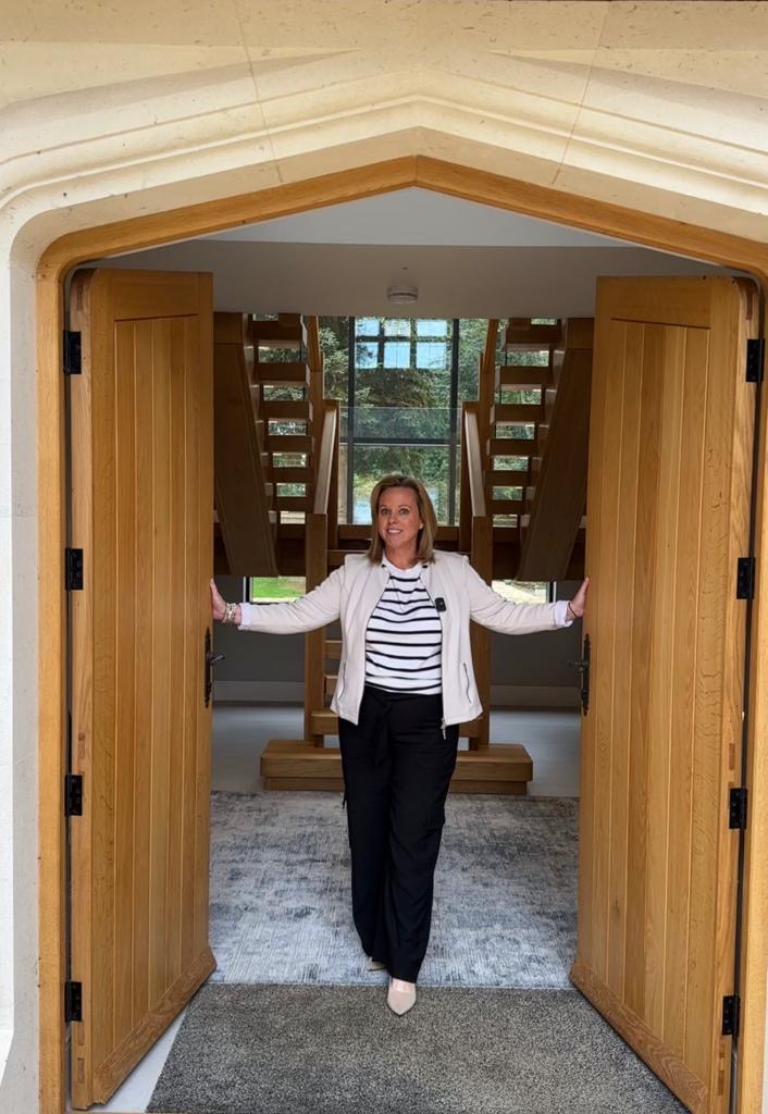 Lucy Joerin opening doors